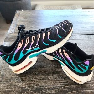 ✨️NWOB✨️Brand New Nike Women's Tuned Air max colorful Sz 8.5